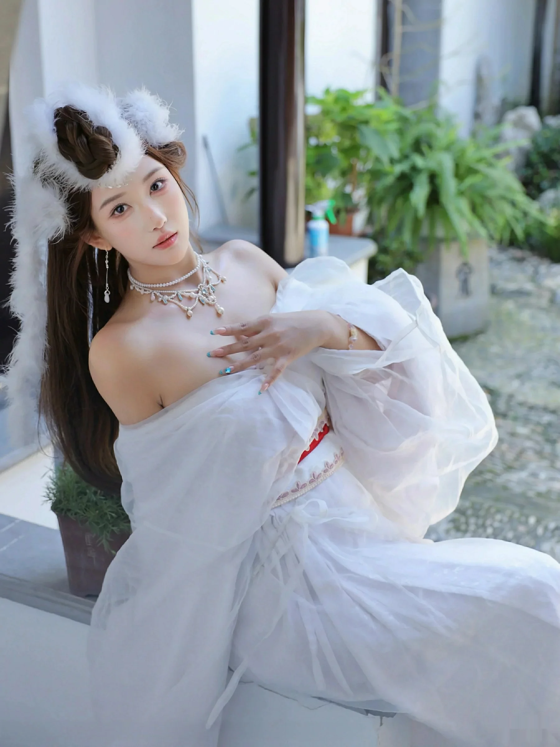 Xgyw.Org_[XiuRen秀人网]No.10843_模特金允希Yuki性感白色锦毛鼠装扮低胸秀丰腴身材完美诱惑写真78P