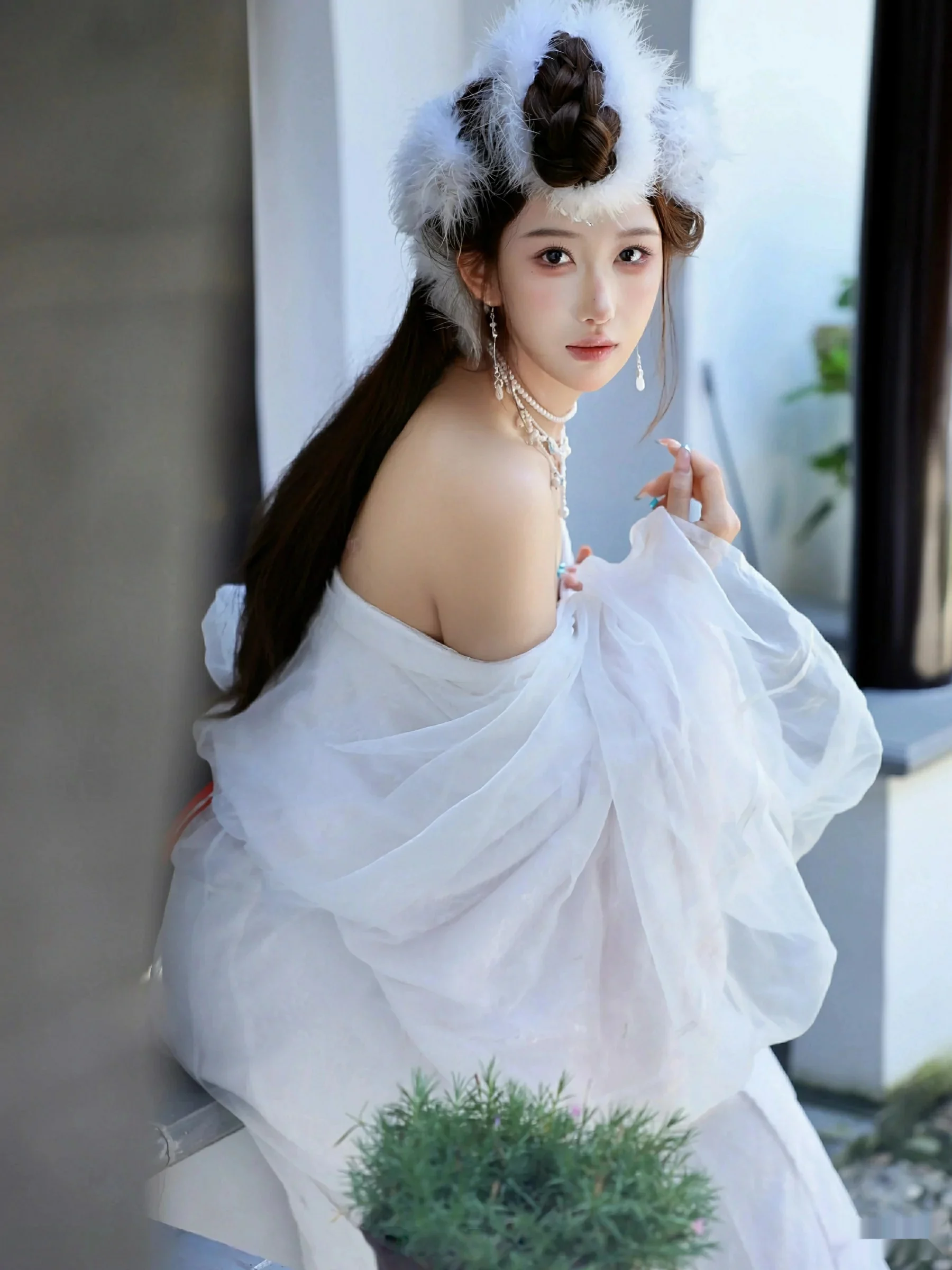 Xgyw.Org_[XiuRen秀人网]No.10843_模特金允希Yuki性感白色锦毛鼠装扮低胸秀丰腴身材完美诱惑写真78P