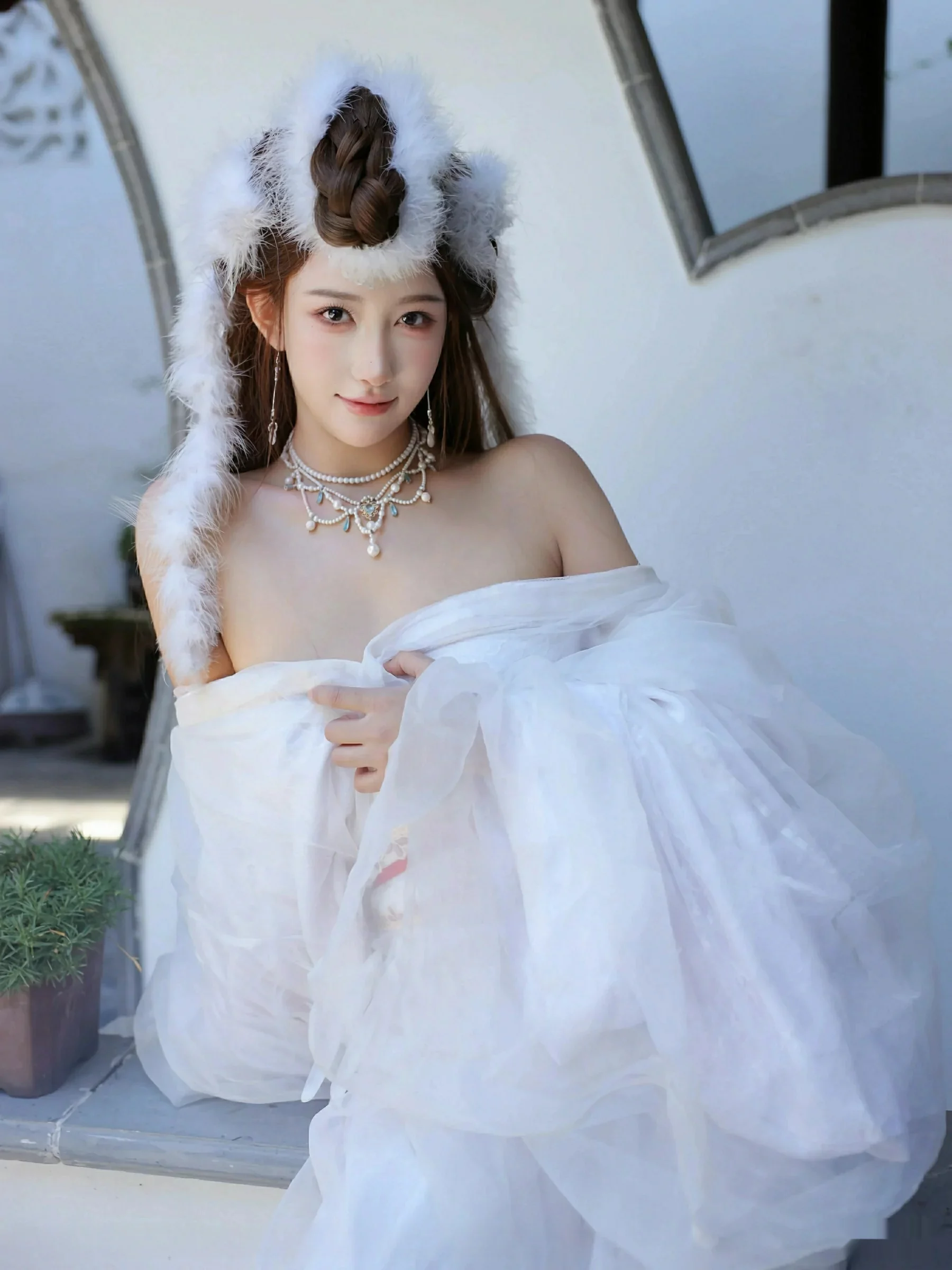 Xgyw.Org_[XiuRen秀人网]No.10843_模特金允希Yuki性感白色锦毛鼠装扮低胸秀丰腴身材完美诱惑写真78P