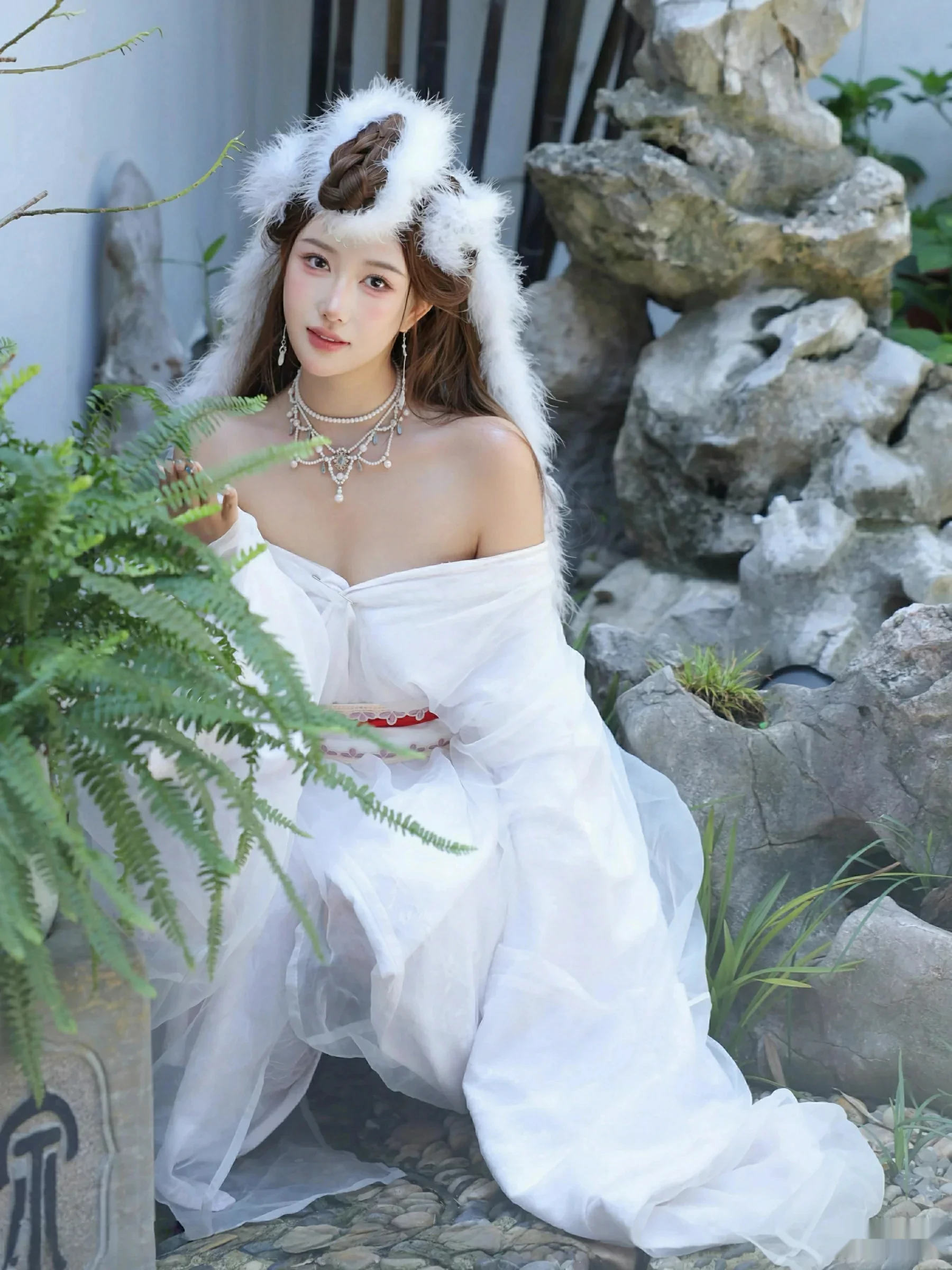Xgyw.Org_[XiuRen秀人网]No.10843_模特金允希Yuki性感白色锦毛鼠装扮低胸秀丰腴身材完美诱惑写真78P