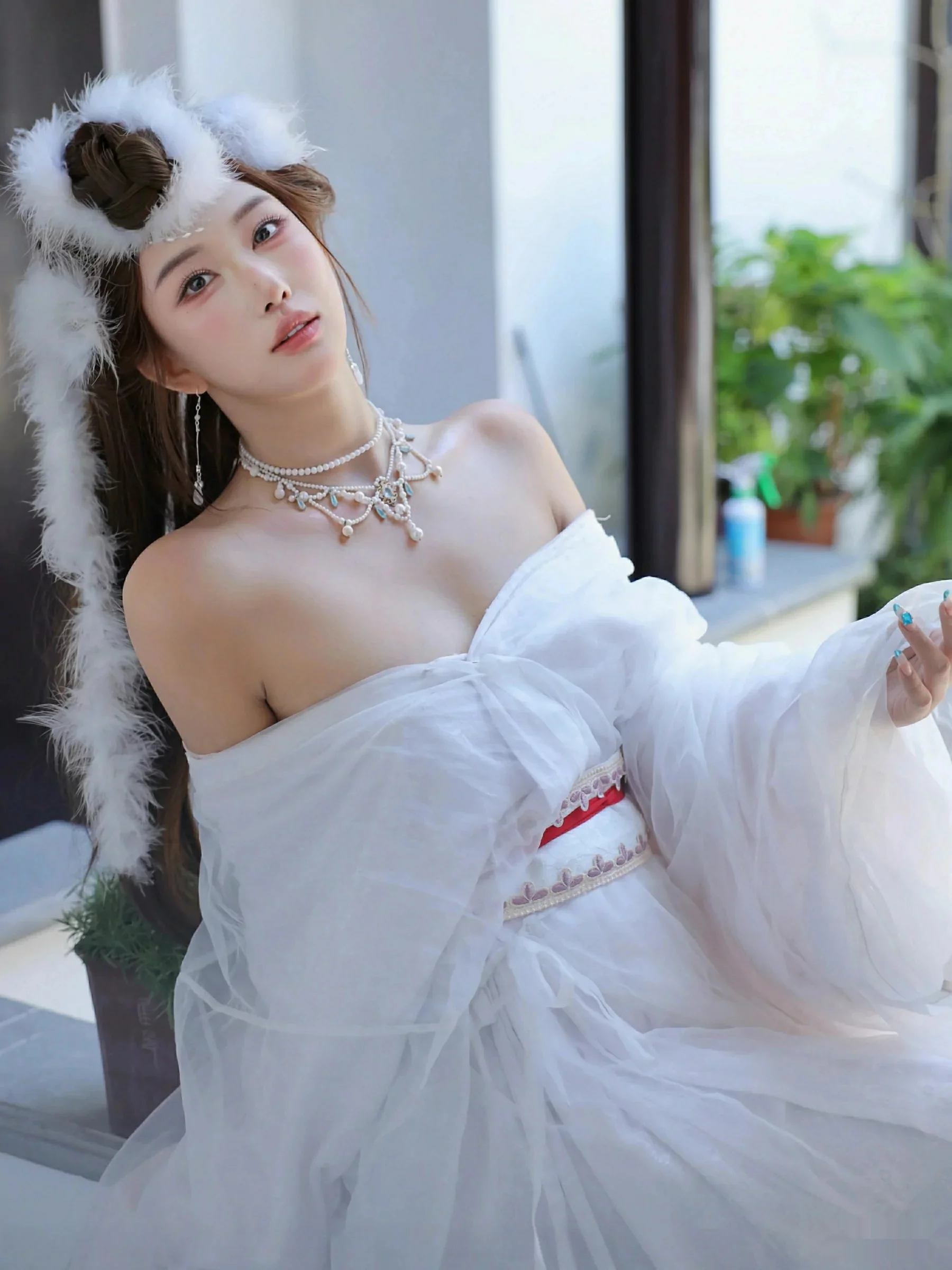 Xgyw.Org_[XiuRen秀人网]No.10843_模特金允希Yuki性感白色锦毛鼠装扮低胸秀丰腴身材完美诱惑写真78P