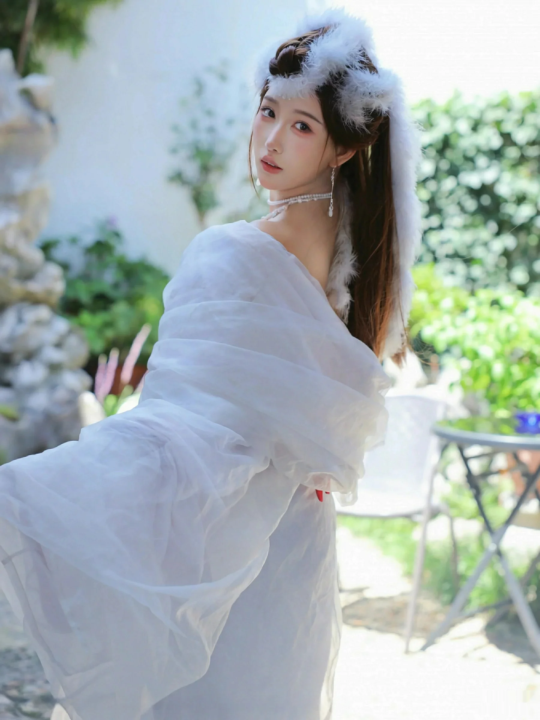 Xgyw.Org_[XiuRen秀人网]No.10843_模特金允希Yuki性感白色锦毛鼠装扮低胸秀丰腴身材完美诱惑写真78P