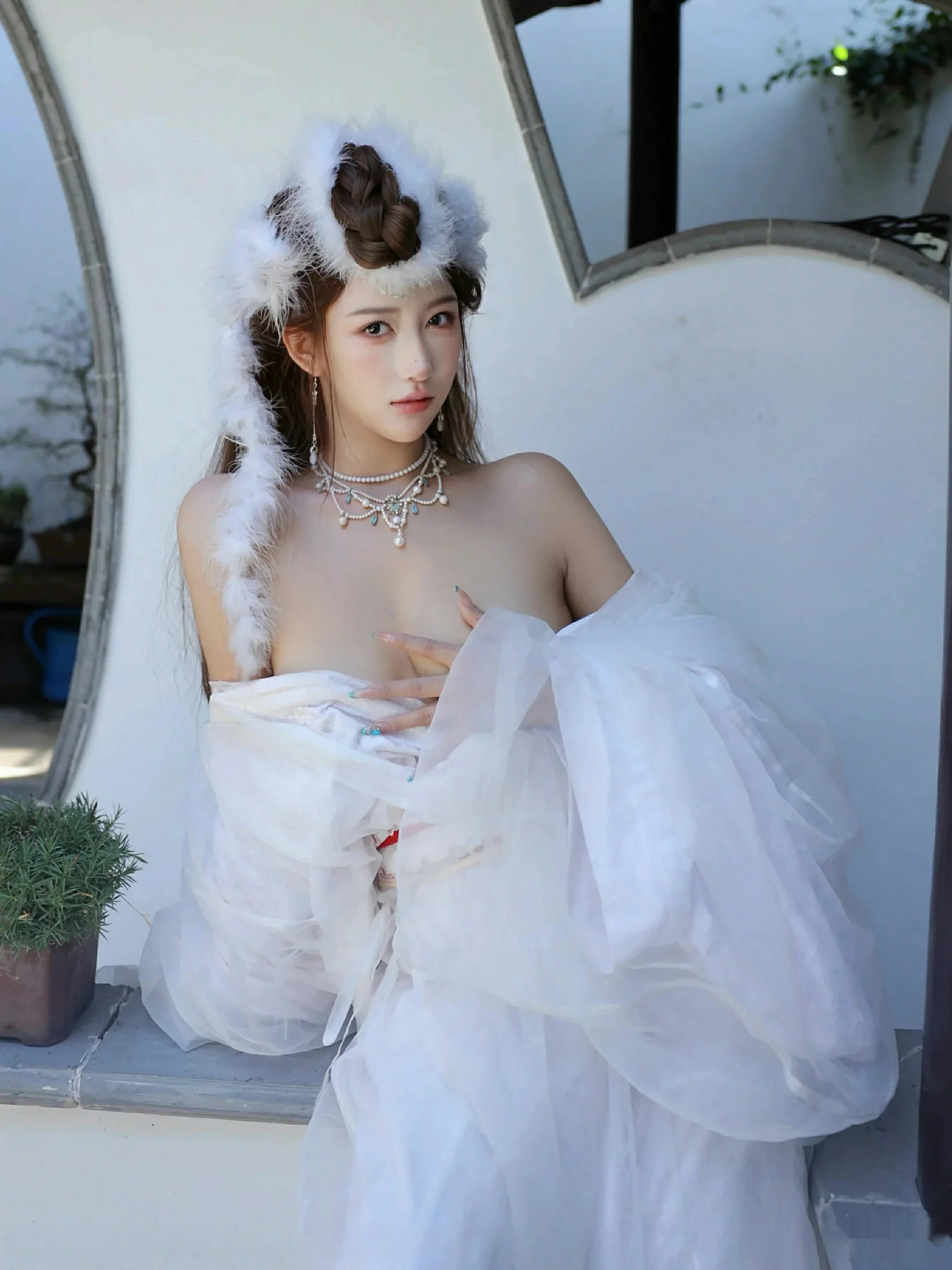 Xgyw.Org_[XiuRen秀人网]No.10843_模特金允希Yuki性感白色锦毛鼠装扮低胸秀丰腴身材完美诱惑写真78P