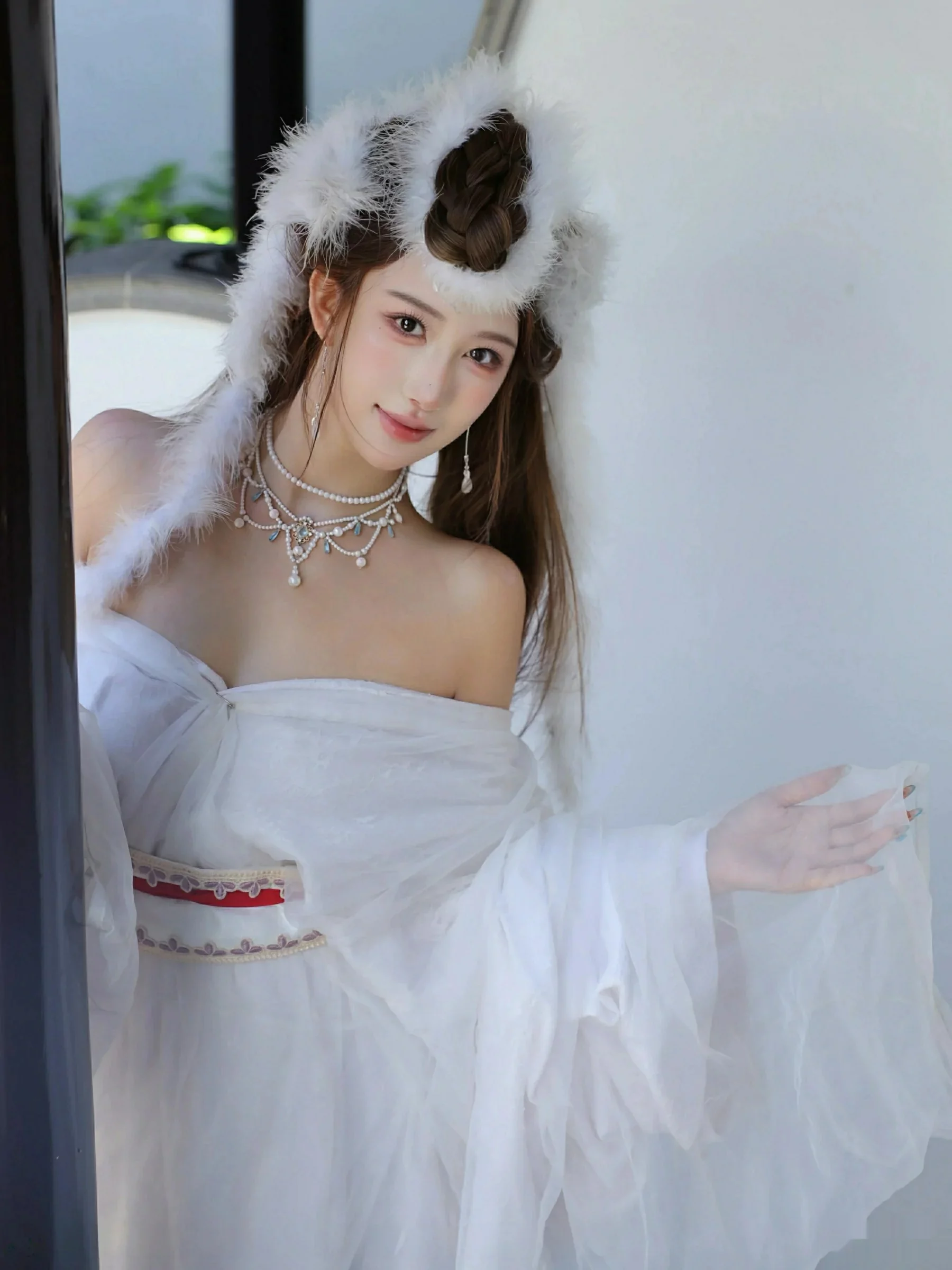 Xgyw.Org_[XiuRen秀人网]No.10843_模特金允希Yuki性感白色锦毛鼠装扮低胸秀丰腴身材完美诱惑写真78P