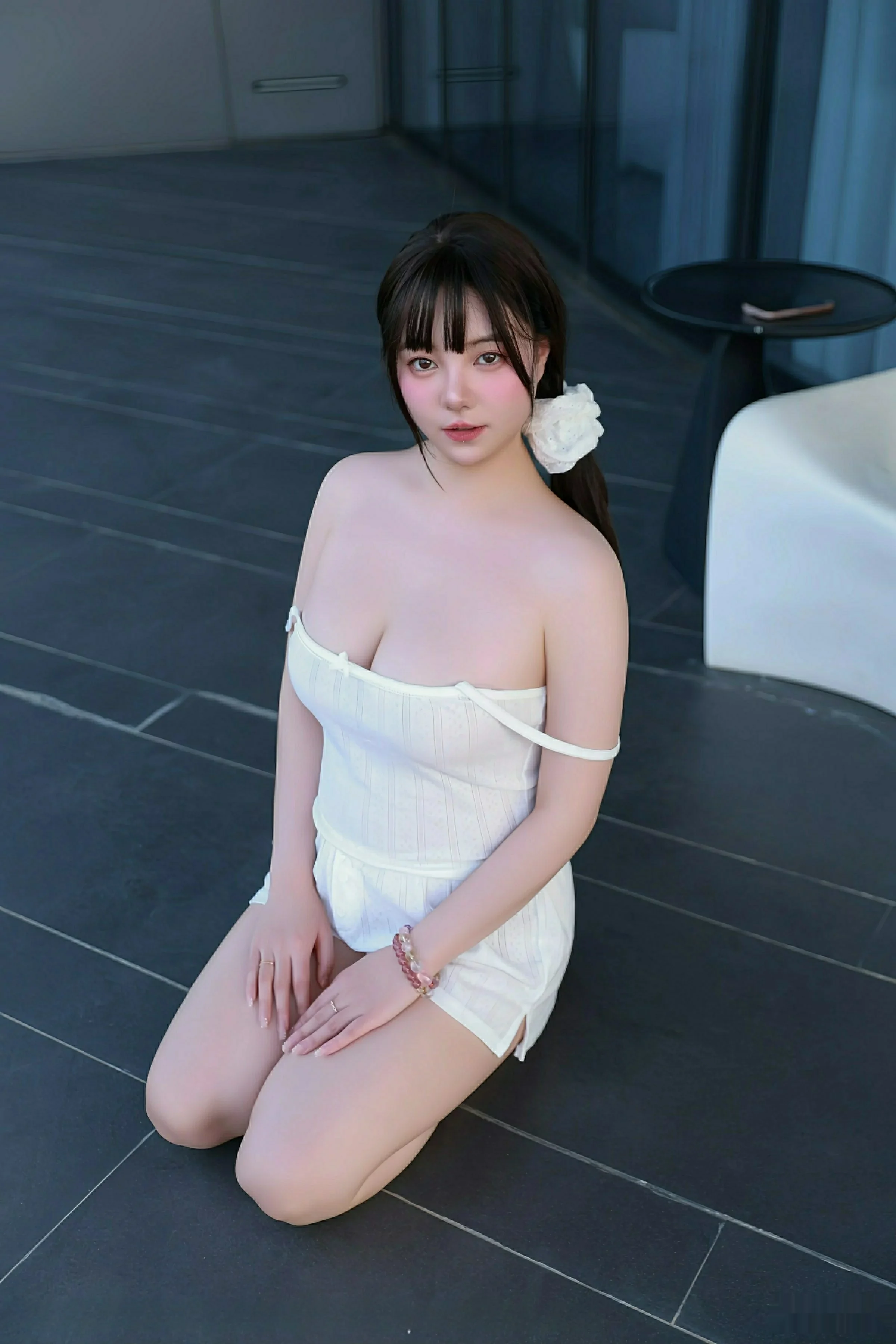 Xgyw.Org_[XiuRen秀人网]No.10841_模特软情性感白色低胸吊带配白色短裤秀丰腴身姿撩人诱惑写真70P
