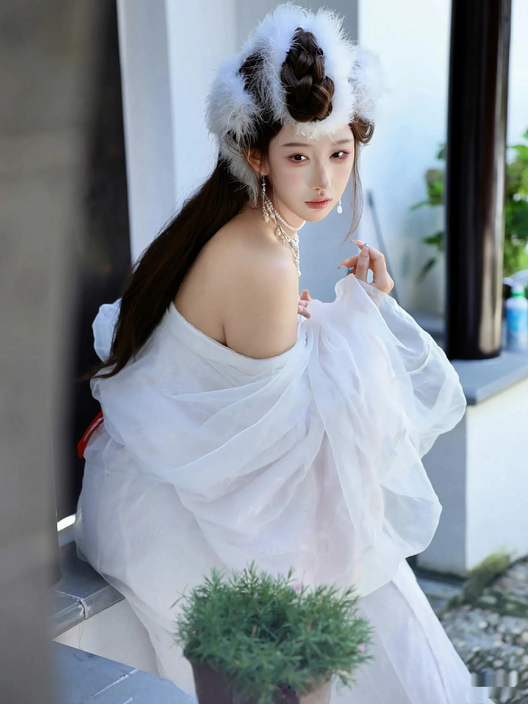 Xgyw.Org_[XiuRen秀人网]No.10843_模特金允希Yuki性感白色锦毛鼠装扮低胸秀丰腴身材完美诱惑写真78P