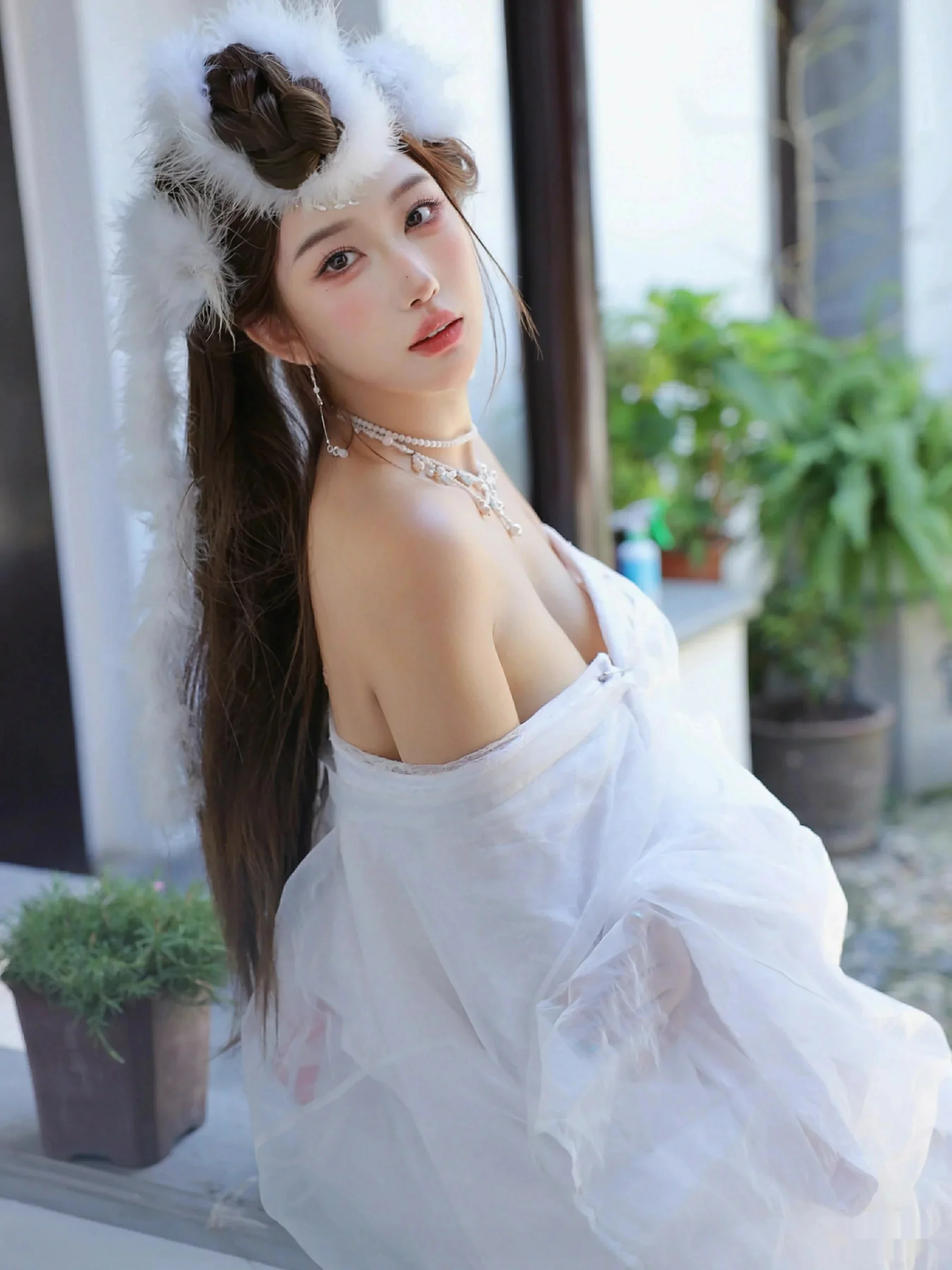 Xgyw.Org_[XiuRen秀人网]No.10843_模特金允希Yuki性感白色锦毛鼠装扮低胸秀丰腴身材完美诱惑写真78P