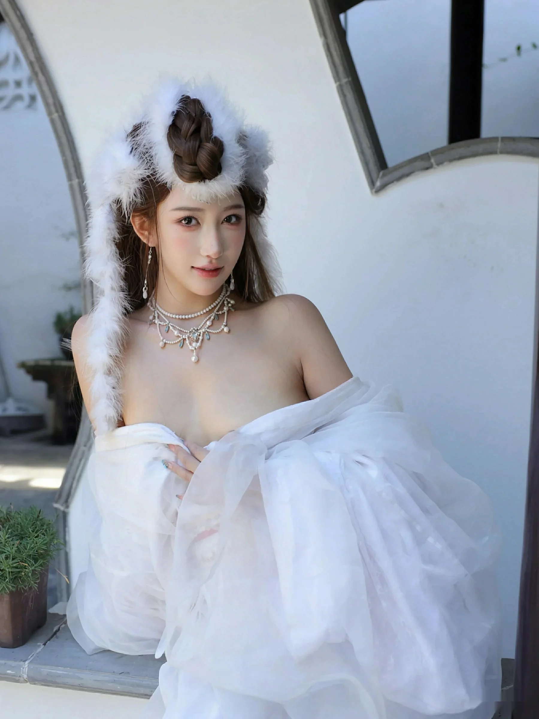 Xgyw.Org_[XiuRen秀人网]No.10843_模特金允希Yuki性感白色锦毛鼠装扮低胸秀丰腴身材完美诱惑写真78P