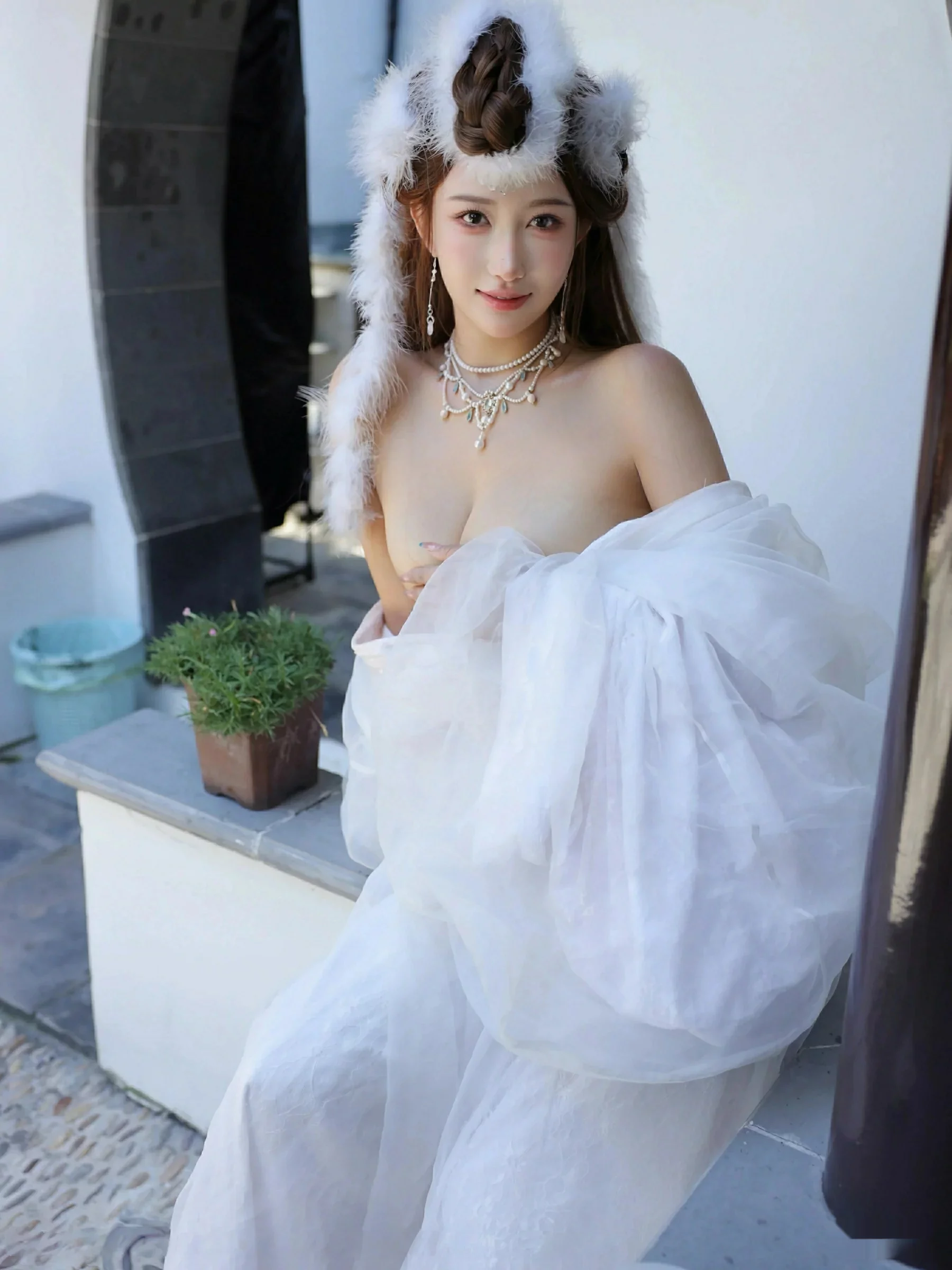 Xgyw.Org_[XiuRen秀人网]No.10843_模特金允希Yuki性感白色锦毛鼠装扮低胸秀丰腴身材完美诱惑写真78P