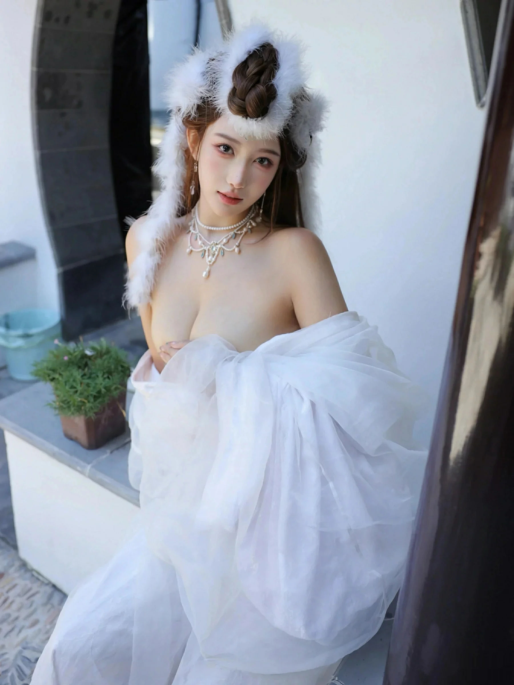 Xgyw.Org_[XiuRen秀人网]No.10843_模特金允希Yuki性感白色锦毛鼠装扮低胸秀丰腴身材完美诱惑写真78P