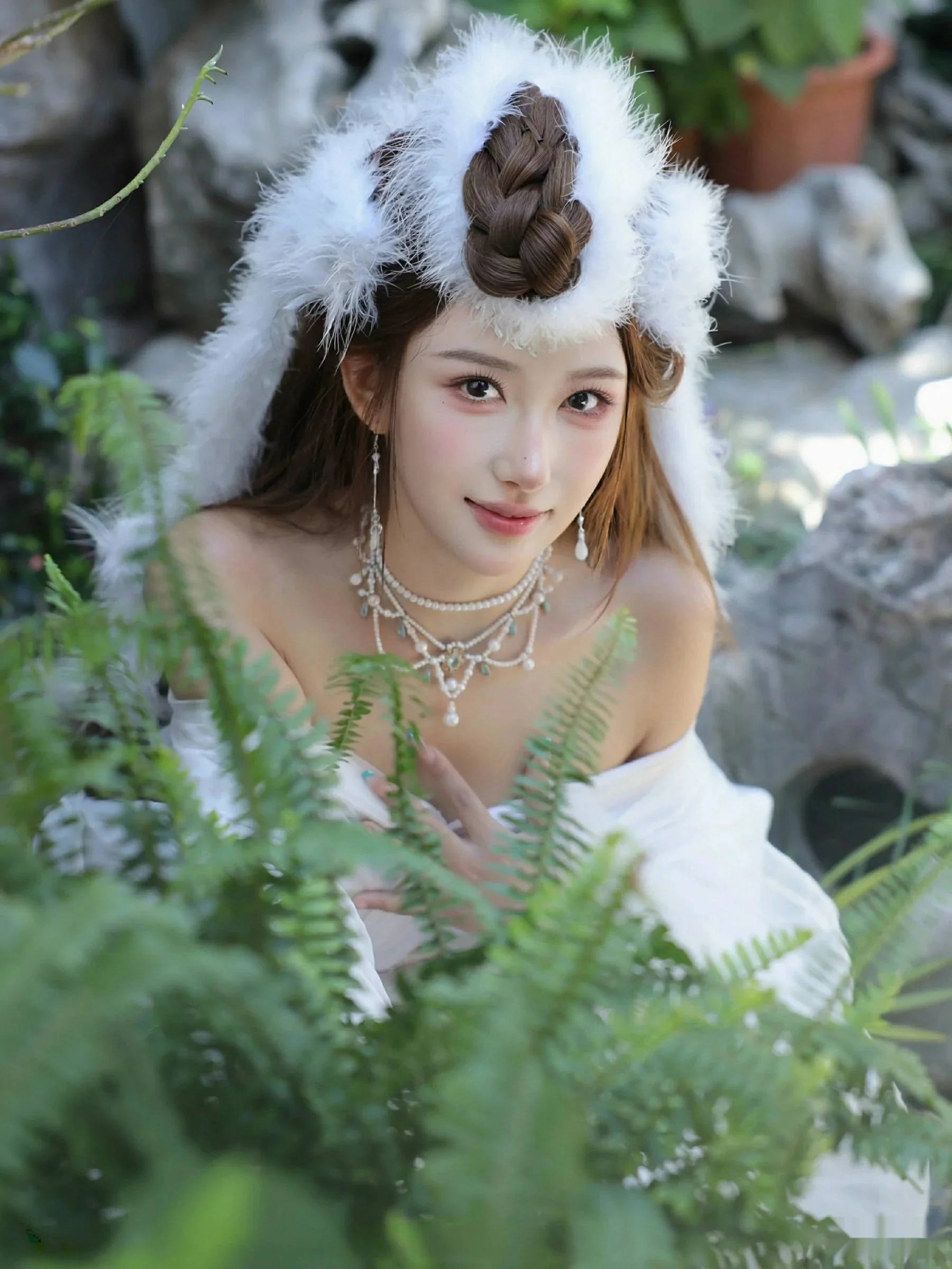 Xgyw.Org_[XiuRen秀人网]No.10843_模特金允希Yuki性感白色锦毛鼠装扮低胸秀丰腴身材完美诱惑写真78P