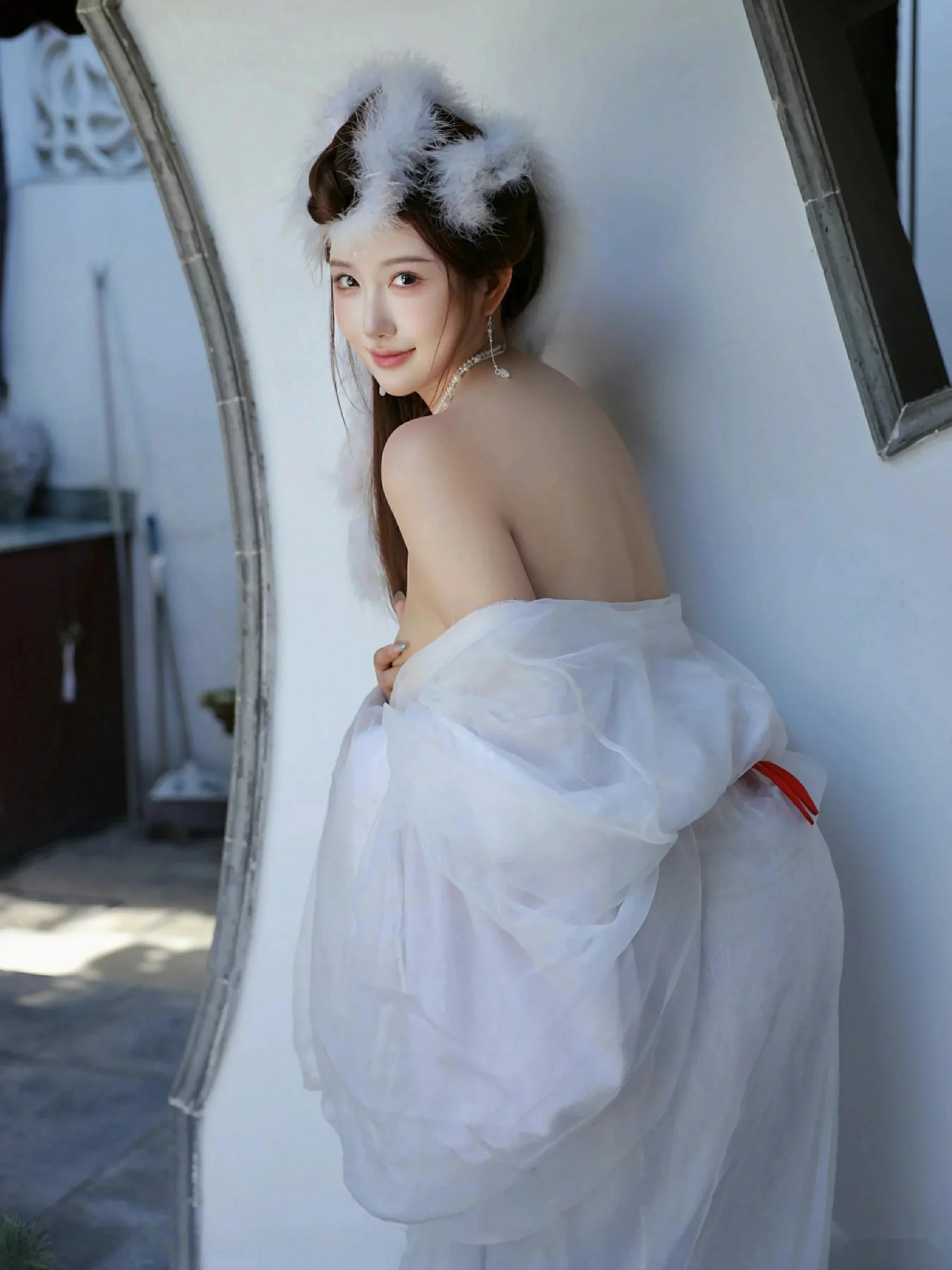 Xgyw.Org_[XiuRen秀人网]No.10843_模特金允希Yuki性感白色锦毛鼠装扮低胸秀丰腴身材完美诱惑写真78P