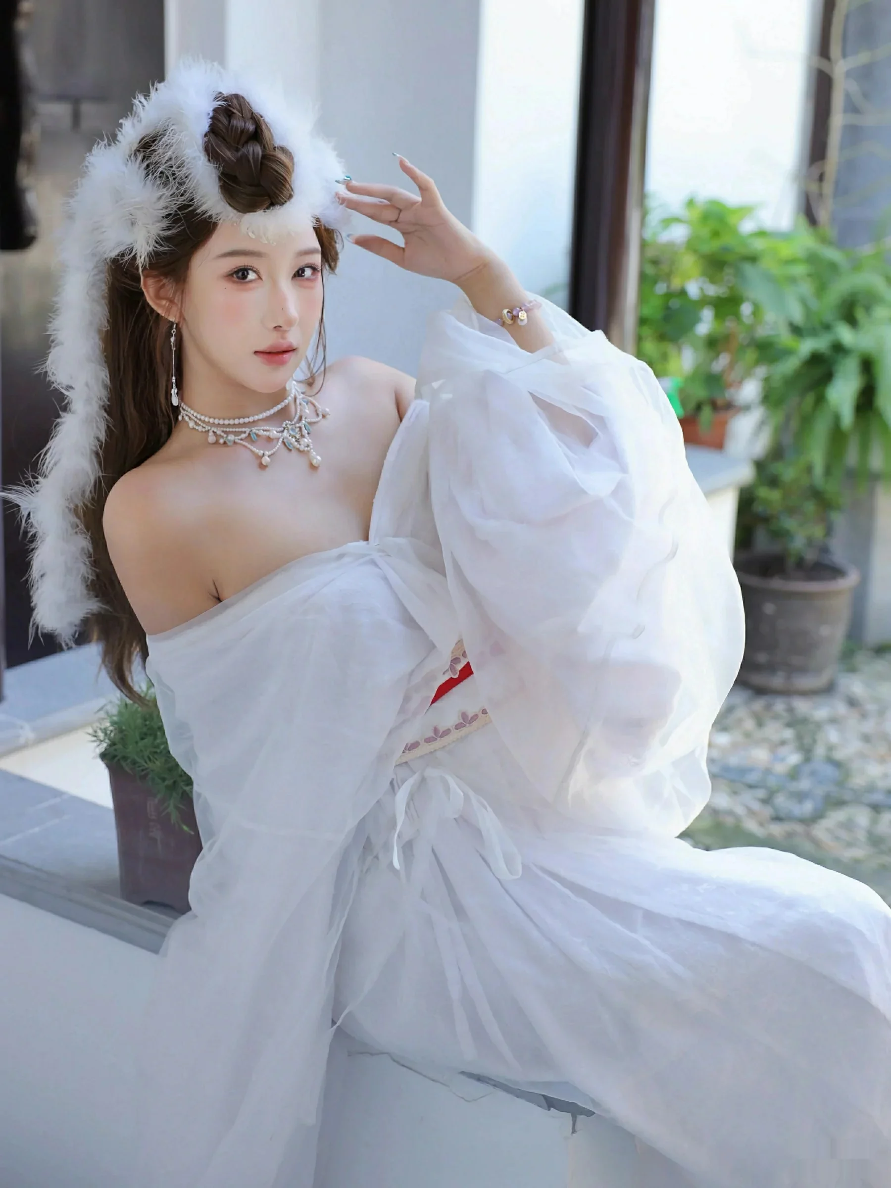 Xgyw.Org_[XiuRen秀人网]No.10843_模特金允希Yuki性感白色锦毛鼠装扮低胸秀丰腴身材完美诱惑写真78P