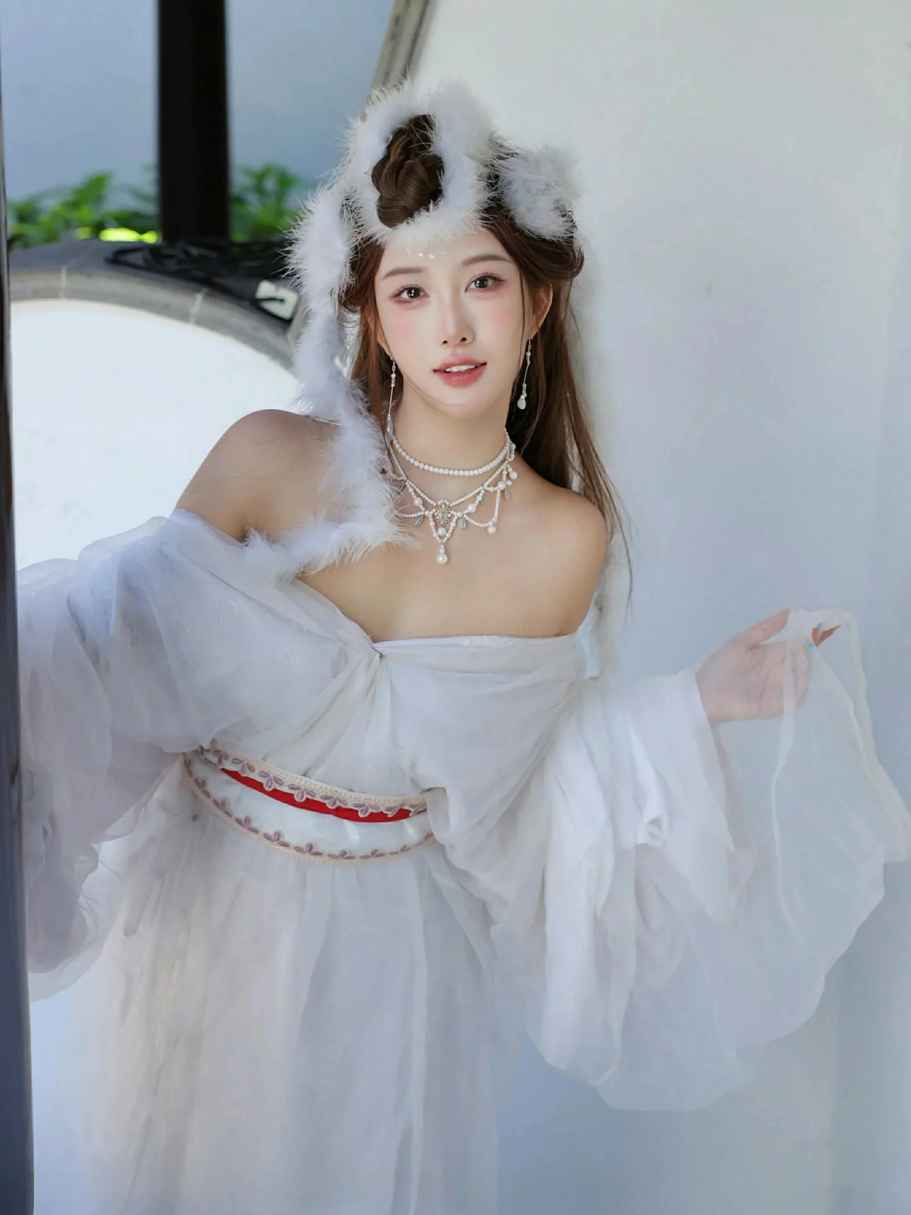 Xgyw.Org_[XiuRen秀人网]No.10843_模特金允希Yuki性感白色锦毛鼠装扮低胸秀丰腴身材完美诱惑写真78P