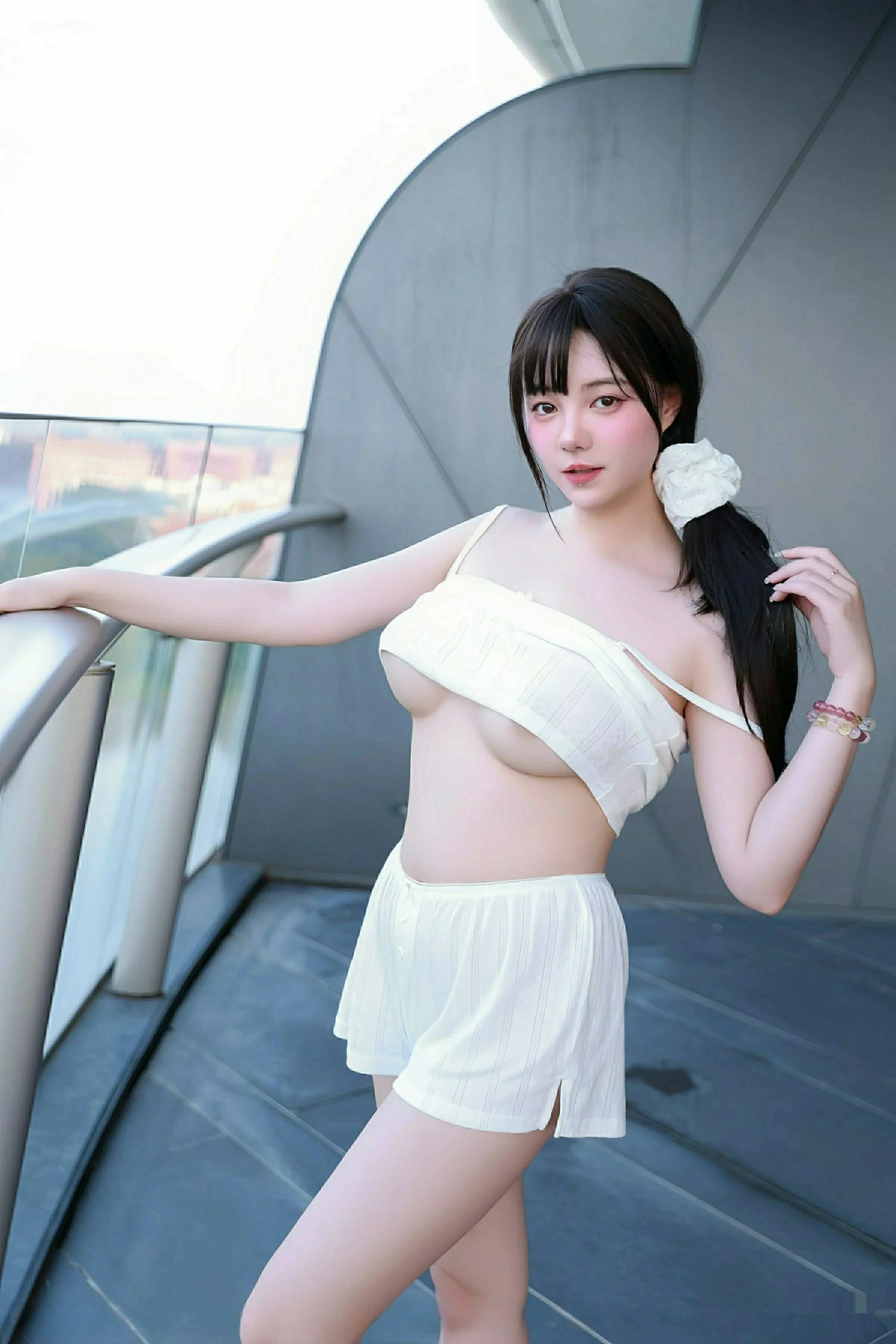 Xgyw.Org_[XiuRen秀人网]No.10841_模特软情性感白色低胸吊带配白色短裤秀丰腴身姿撩人诱惑写真70P