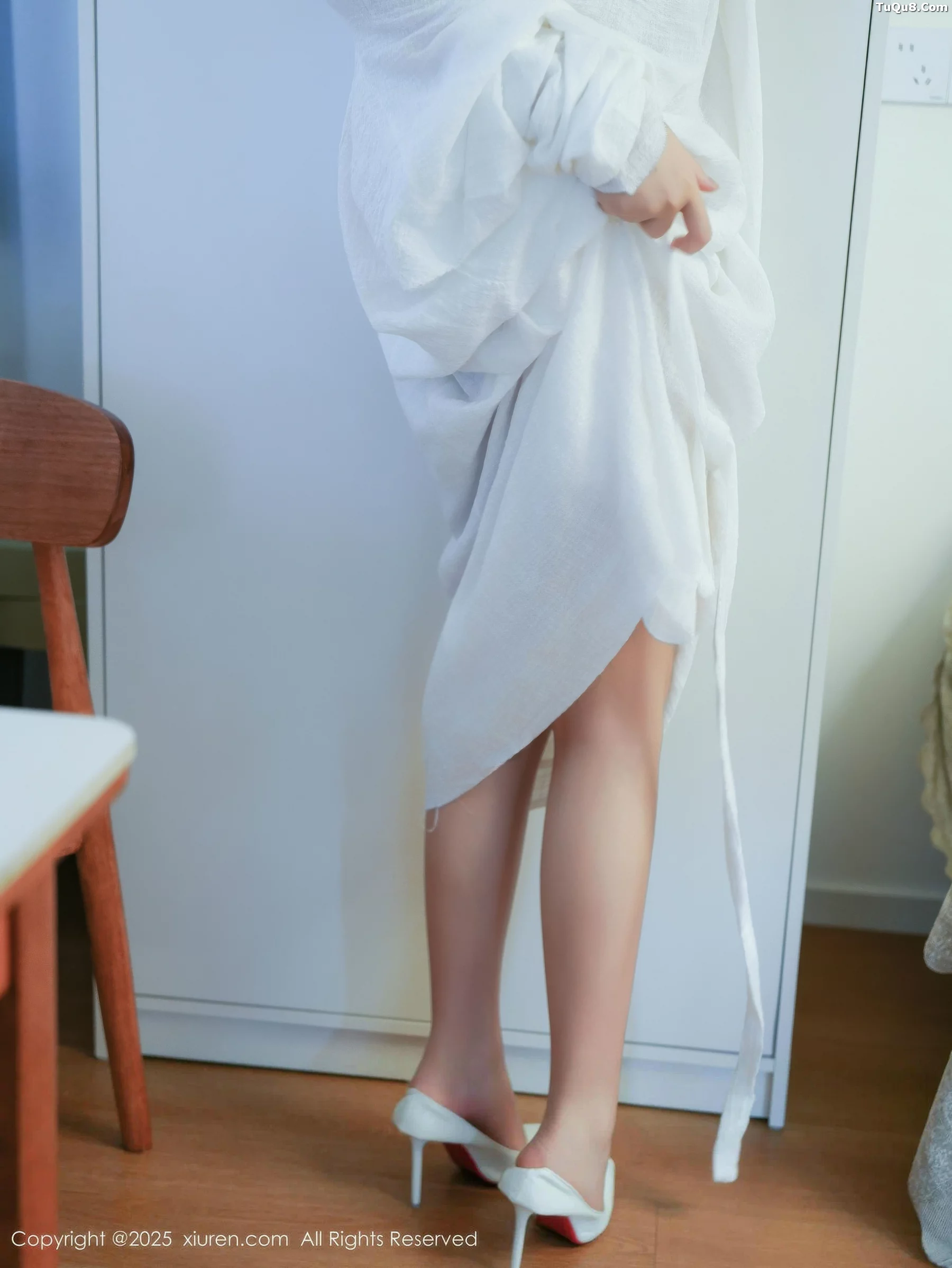 Xgyw.Org_[XiuRen秀人网]No.10920_模特林悦溪儿性感白色长浴袍配白色高跟秀修长美腿撩人诱惑写真53P