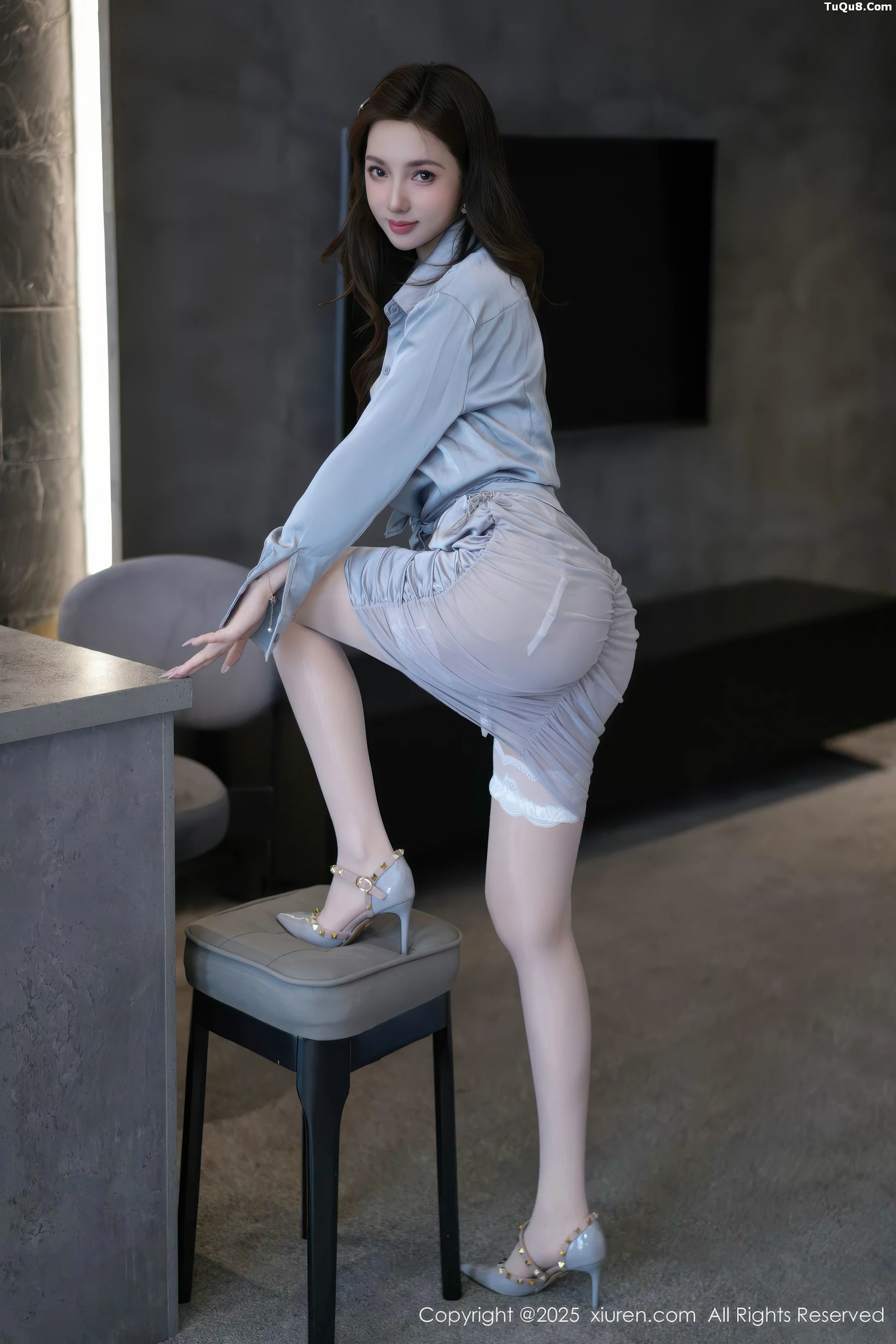 Xgyw.Org_[XiuRen秀人网]No.10926_模特Twins-桃桃性感浅色连衣短裙配白丝吊袜秀曼妙身姿诱惑写真70P