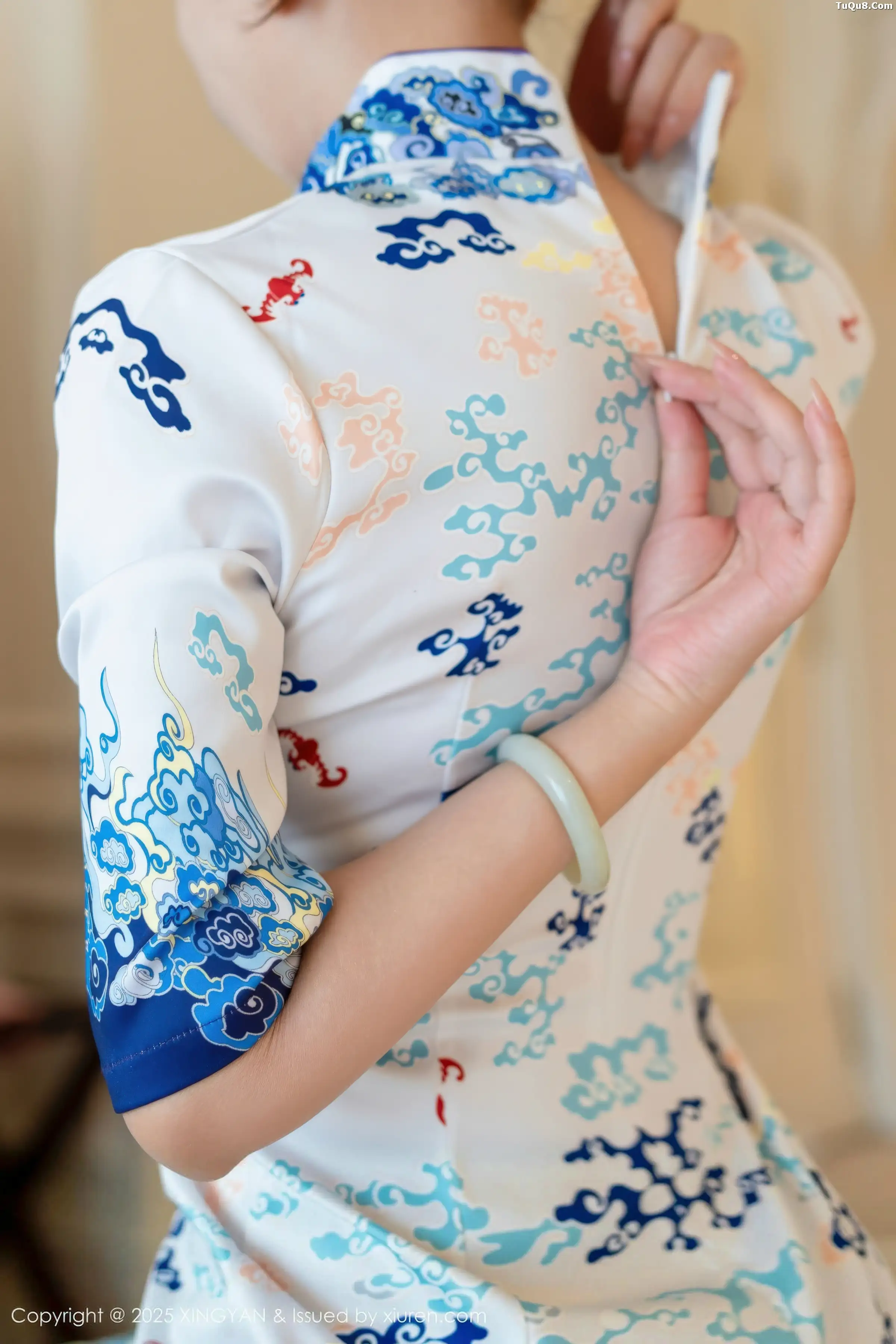 Xgyw.Org_[XINGYAN星颜社]VOL.435_模特李若汐浅色旗袍露红色内衣配超薄肉丝秀惹火身段诱惑写真76P