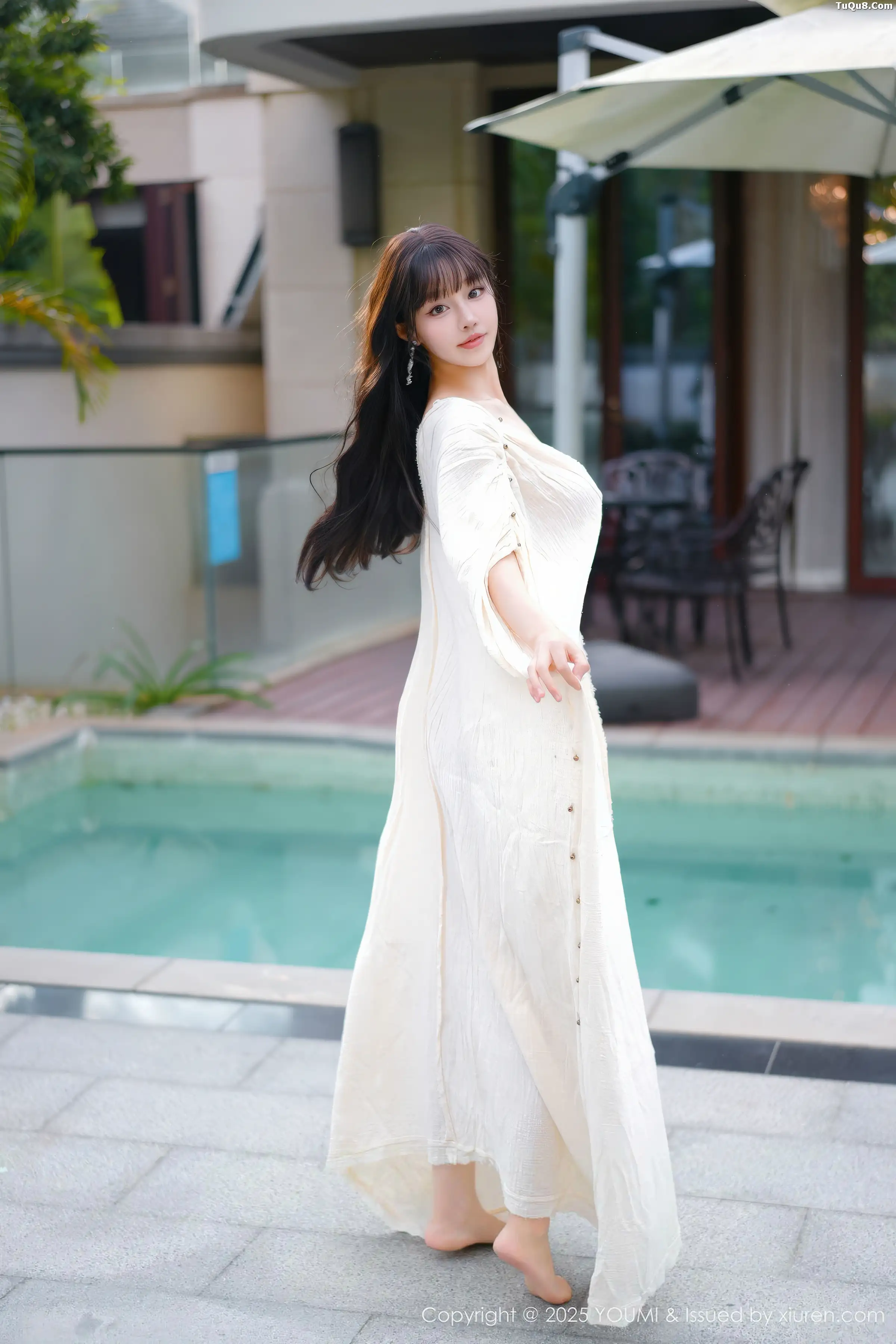Xgyw.Org_[YouMi尤蜜荟]Vol.1185_女神朱可儿Flora户外泳池性感浅色浴袍秀雪峰美臀撩人诱惑写真85P