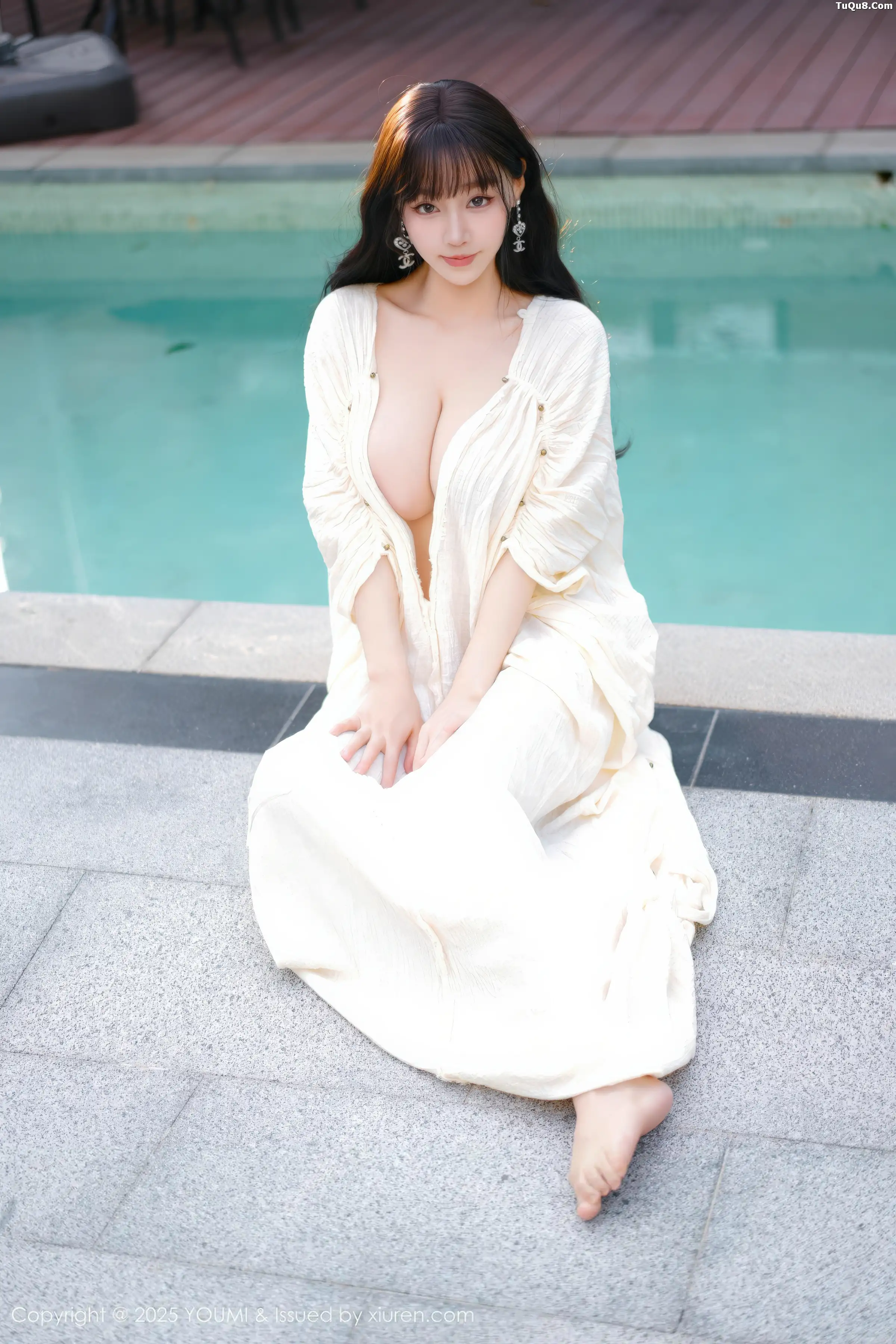 Xgyw.Org_[YouMi尤蜜荟]Vol.1185_女神朱可儿Flora户外泳池性感浅色浴袍秀雪峰美臀撩人诱惑写真85P