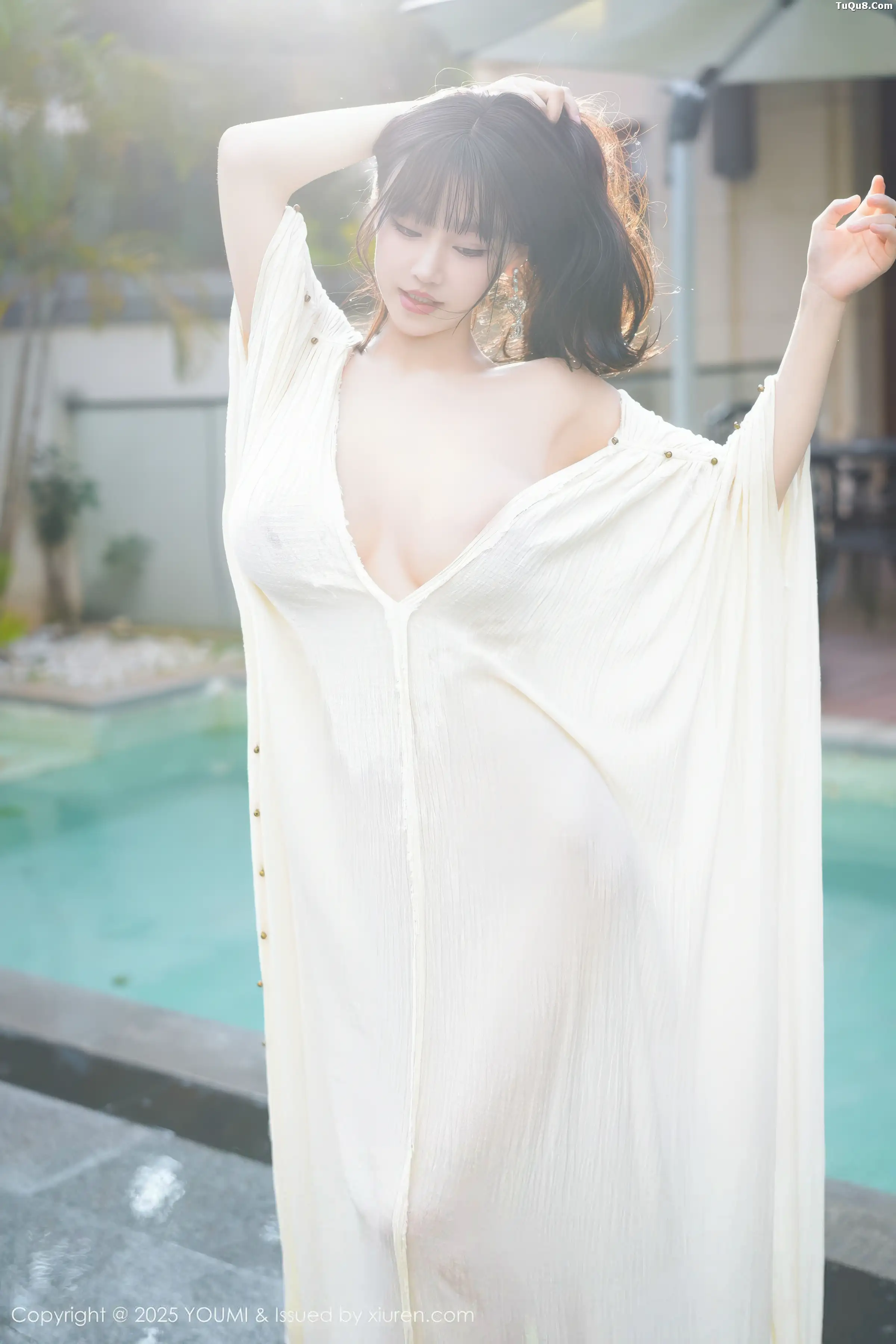 Xgyw.Org_[YouMi尤蜜荟]Vol.1185_女神朱可儿Flora户外泳池性感浅色浴袍秀雪峰美臀撩人诱惑写真85P