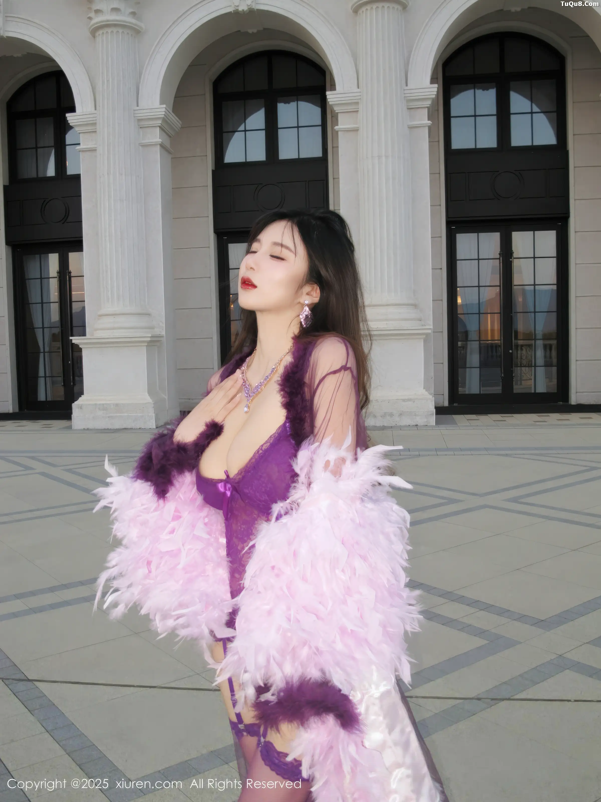 Xgyw.Org_[XiuRen秀人网]No.11047_模特小肉肉咪性感紫色情趣内衣配紫丝吊袜秀凹凸身材诱惑写真72P