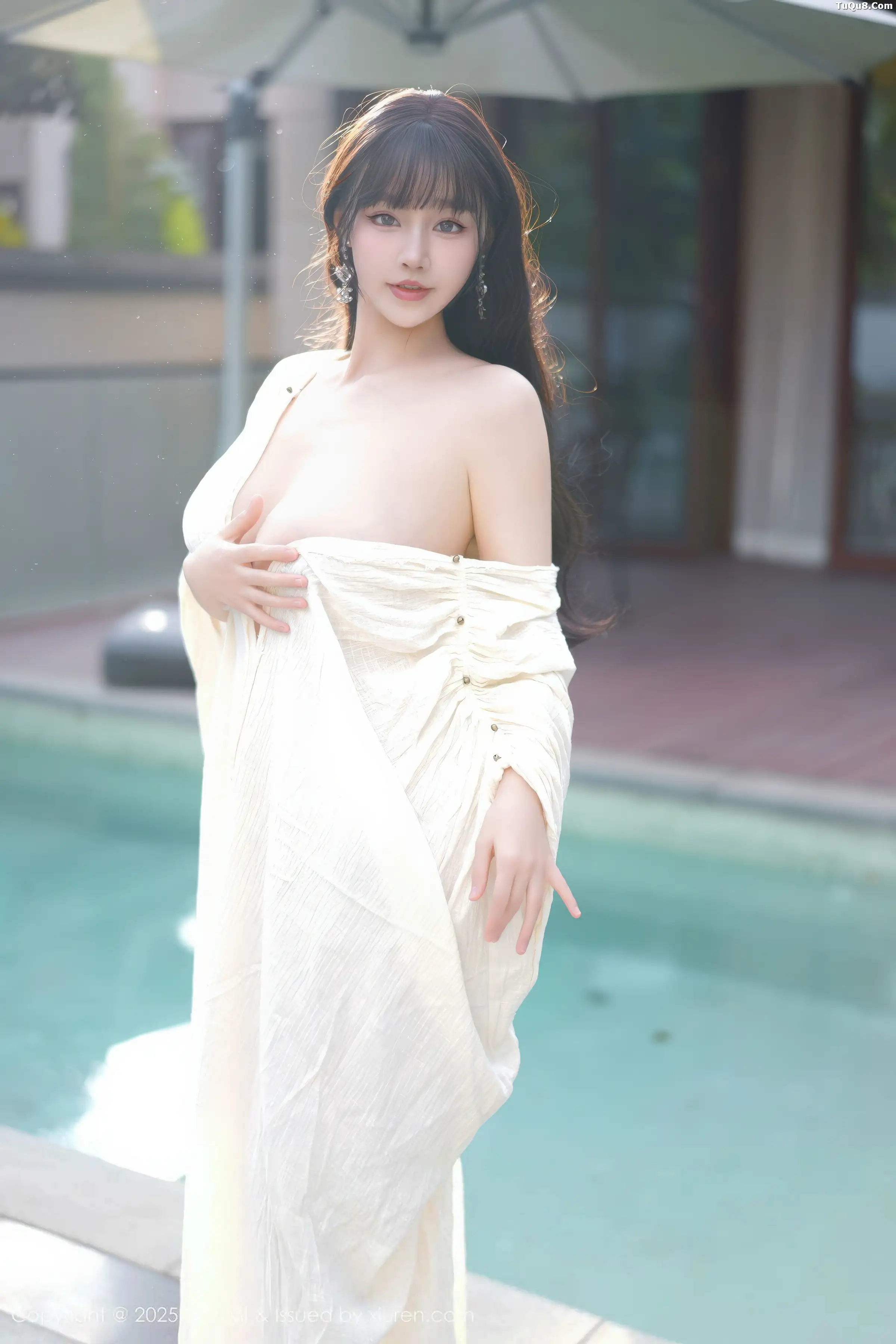 Xgyw.Org_[YouMi尤蜜荟]Vol.1185_女神朱可儿Flora户外泳池性感浅色浴袍秀雪峰美臀撩人诱惑写真85P