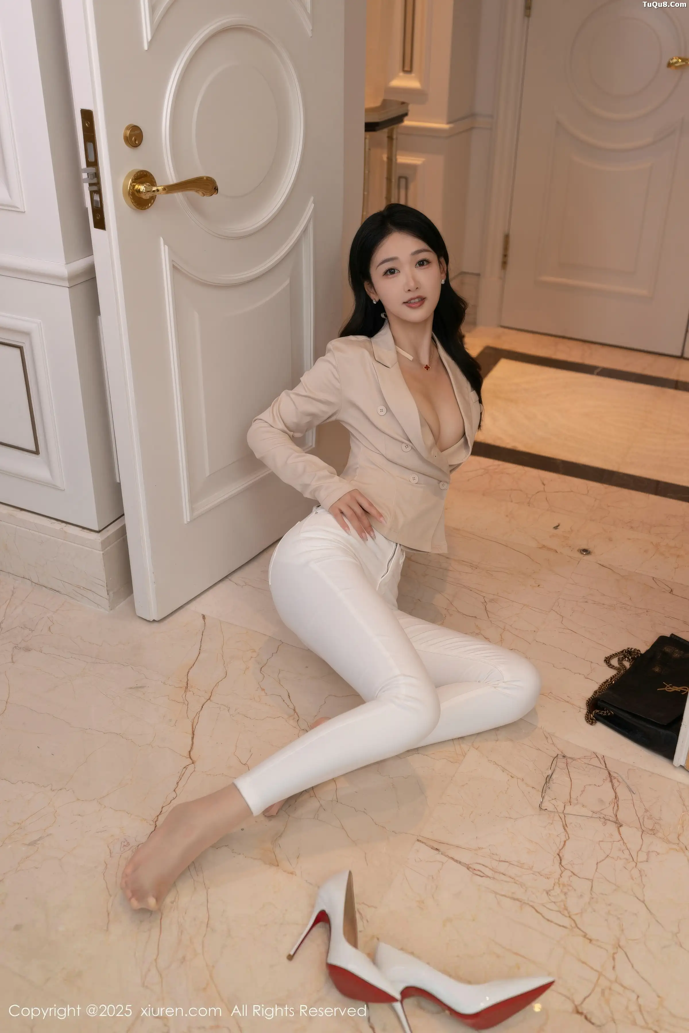 Xgyw.Org_[XiuRen秀人网]No.11053_模特唐安琪性感OL服饰露浅色内衣配超薄肉丝秀曼妙身姿诱惑写真84P