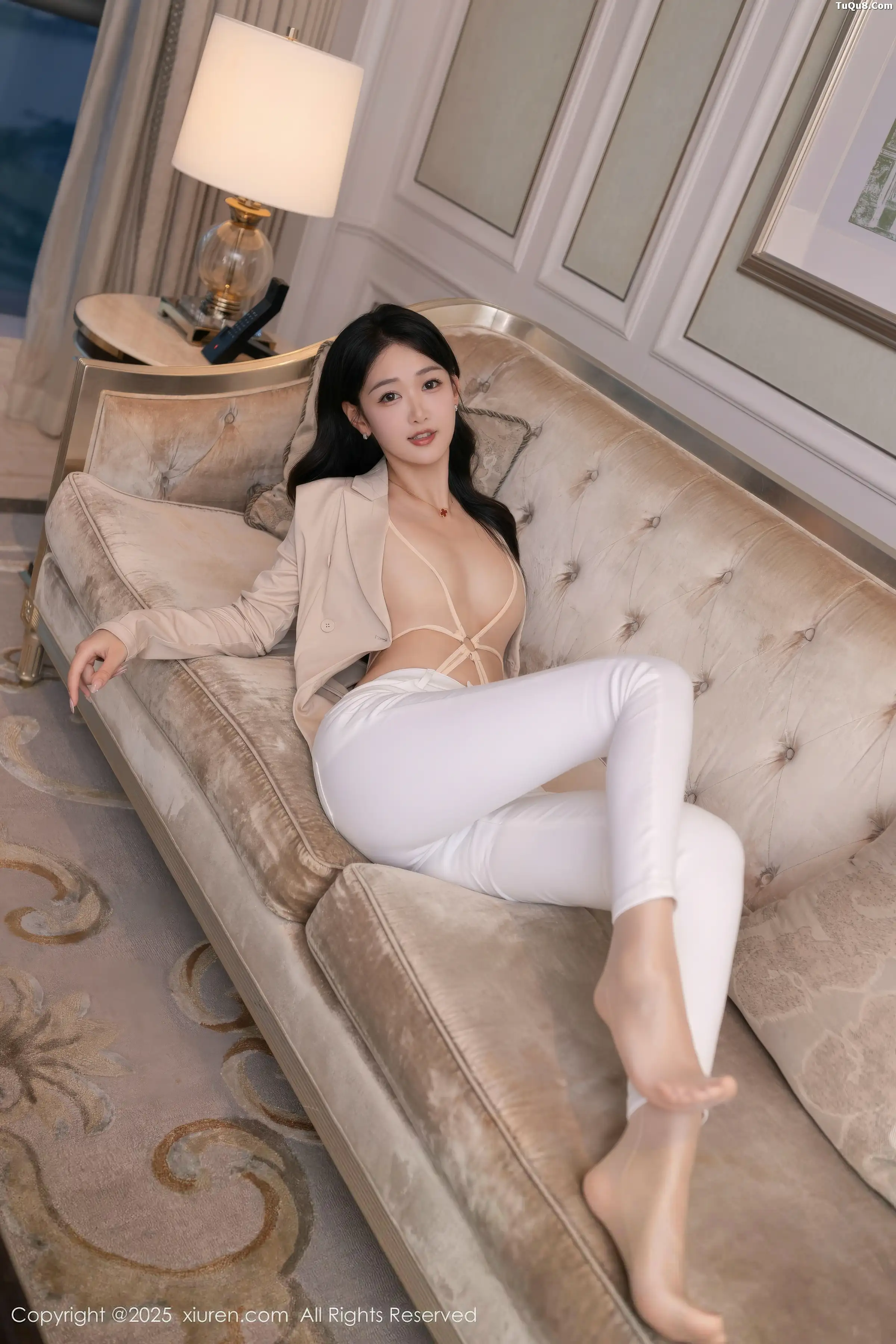 Xgyw.Org_[XiuRen秀人网]No.11053_模特唐安琪性感OL服饰露浅色内衣配超薄肉丝秀曼妙身姿诱惑写真84P