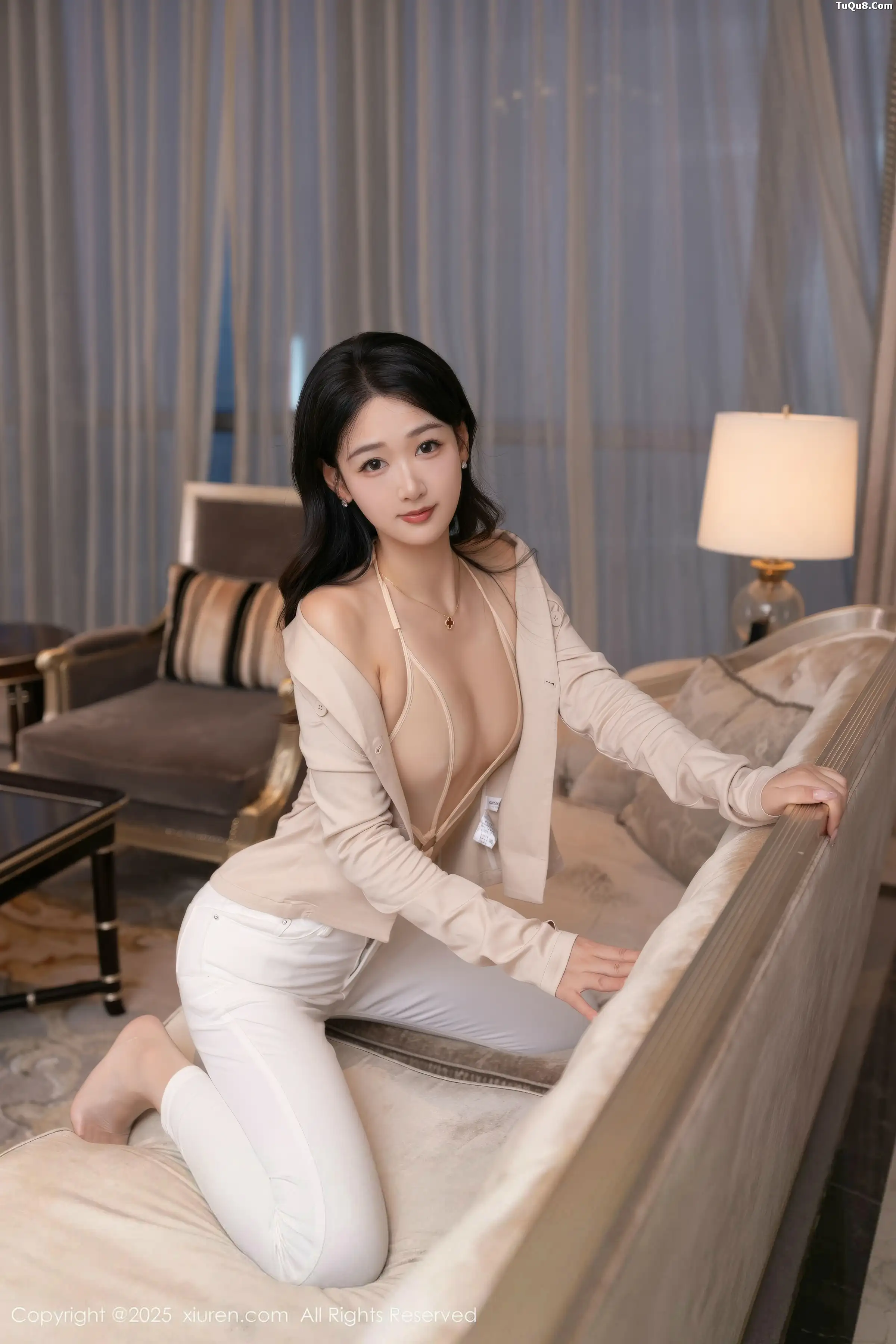 Xgyw.Org_[XiuRen秀人网]No.11053_模特唐安琪性感OL服饰露浅色内衣配超薄肉丝秀曼妙身姿诱惑写真84P