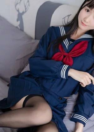 [喵糖映画]JKL.005_水手JK制服学妹私房床上性感短裙配黑丝袜秀美腿迷人写真42P