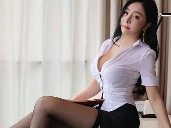 XiuRen第3101期_嫩模允爾白衬衫黑短裙职场OL主题半脱露蕾丝内衣秀豪乳诱惑写真61P