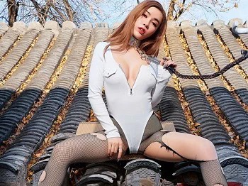 [妖精社]V2016_嫩模萱萱户外白色高叉连体衣配黑丝渔网秀火辣身材诱惑写真40P