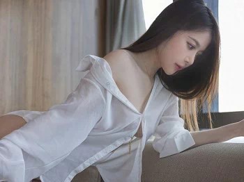 XiuRen第3589期_模特鱼子酱Fish鱼鱼礼物主题下真空白衬衣半脱露豪乳诱惑写真54P