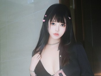XiuRen第9142期_新人模特小兔纯纯私房超薄红丝裤袜+灰丝裤袜秀翘臀美腿诱惑写真78P