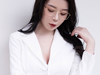 XiuRen第9222期_模特梦心玥白色OL服饰露白色内衣配白丝袜秀曼妙身姿诱惑写真80P