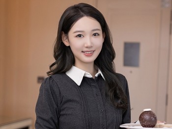 XiuRen第9250期_模特唐安琪性感黑色制服露红色内衣配超薄黑丝秀曼妙身姿诱惑写真80P