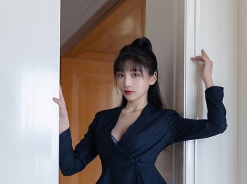 XiuRen第9263期_模特陆萱萱性感黑色OL服饰露蓝色内衣配超薄肉丝秀美腿诱惑写真80P