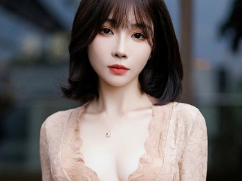 XiuRen第9412期_女神徐莉芝Booty性感浅色连衣裙配超薄肉丝秀曼妙身姿诱惑写真91P