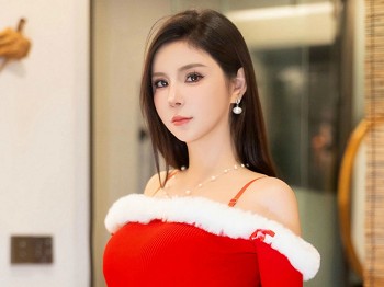 XiuRen第9648期_模特小蛮妖Yummy性感蕾丝情趣服饰配白丝袜秀曼妙身姿诱惑写真78P