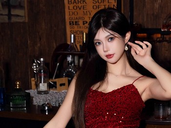 XiuRen第9828期_女神绮里嘉ula性感红色吊带短裙配超薄肉丝秀曼妙身姿诱惑写真82P
