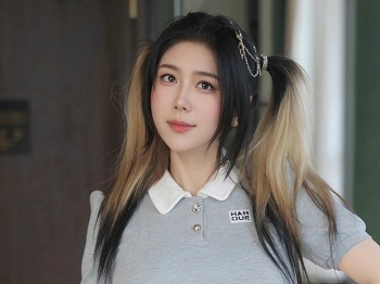 XiuRen第10330期_模特诺诺Hsu性感灰色服饰配白色蕾丝袜秀丰腴身材撩人诱惑写真60P