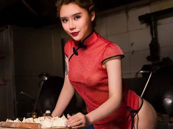 [Toutiao头条女神]No.557_嫩模爱丽莎春节包饺子红色薄纱旗袍配黑色丁字裤诱惑写真21P